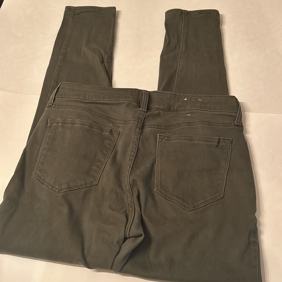 2 for $15 Women’s Old Navy Rockstar skinny jeans - Picture 4 of 4